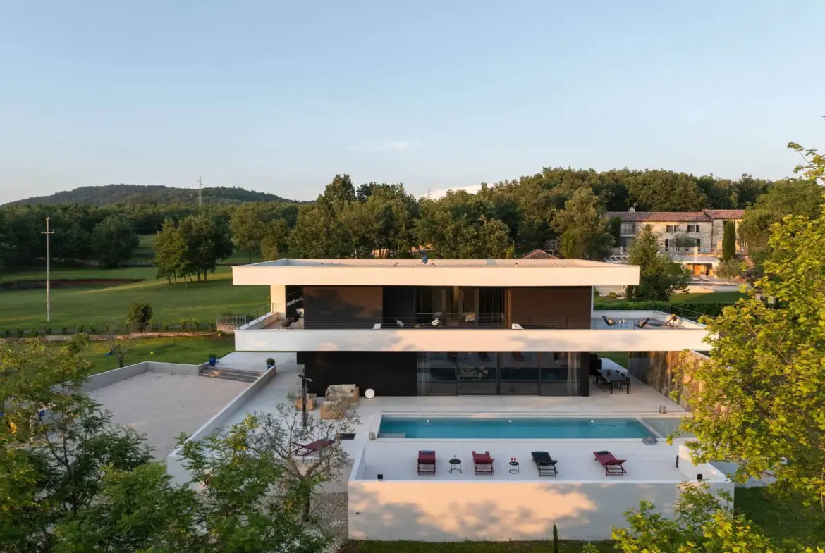 Modern luxury villa with expansion potential in a quiet, secluded location