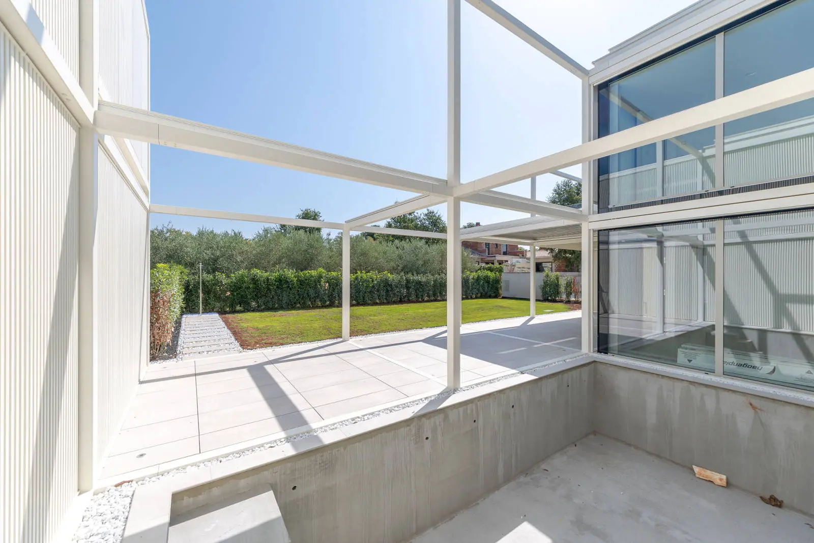 Sustainable designer residence with pool & green views (No. 4)