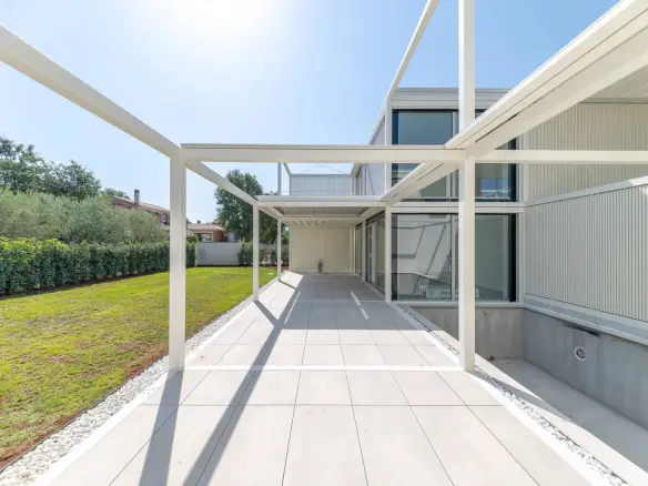 Sustainable designer residence with pool & green views (No. 4)