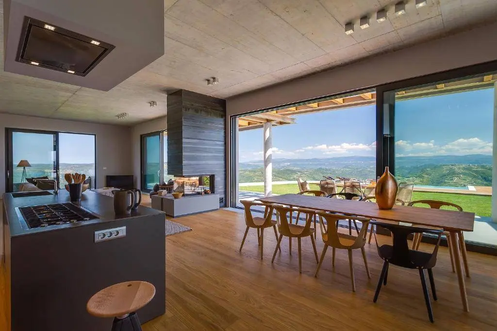 Luxurious jewel in a spectacular location