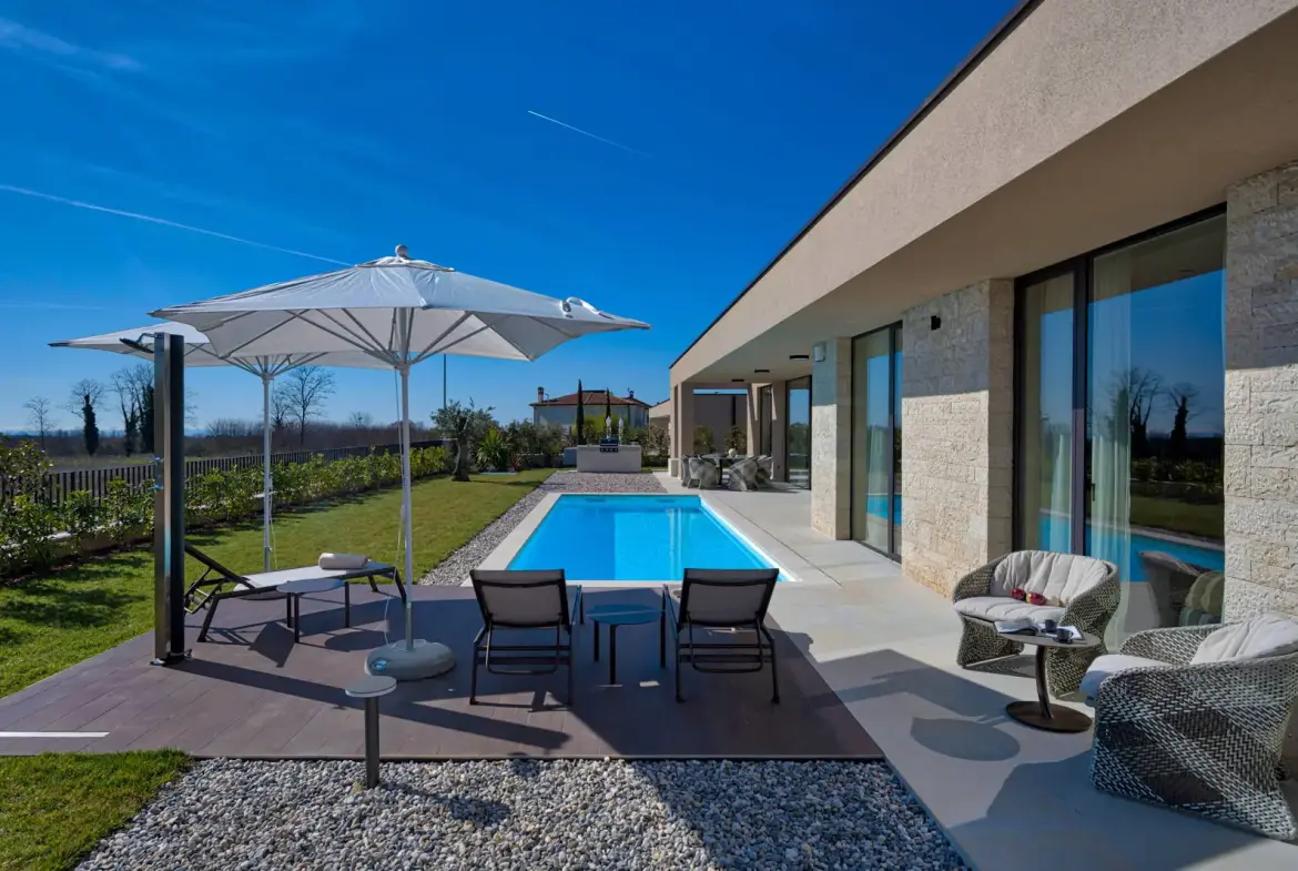 Mediterranean elegance in a charming community (No. 4)