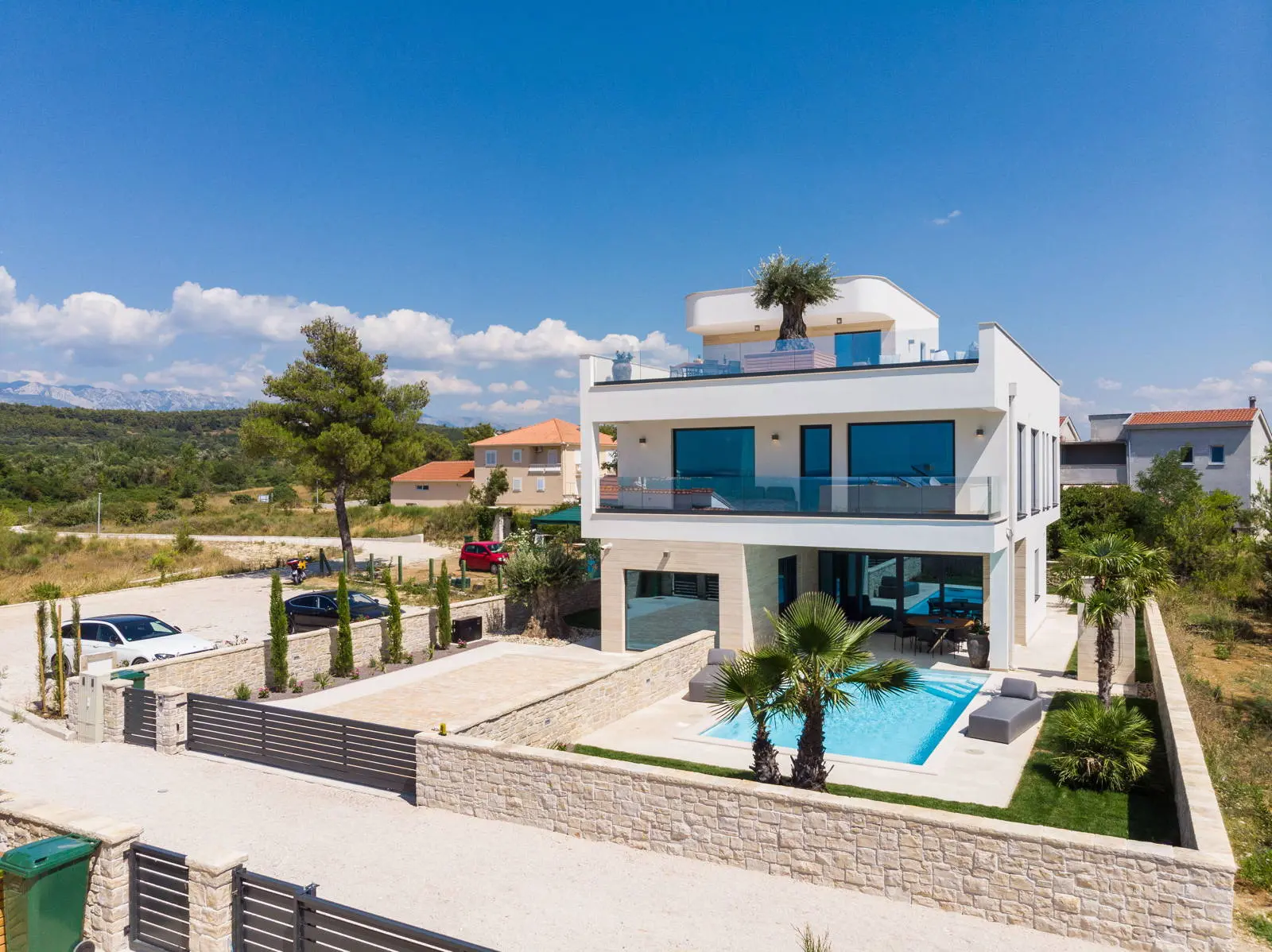 Discover Understated Luxury in Ražanac—Impeccable 2020 Dalmatian Coast Residence with 560 m², 10 Rooms, 4 Beds & 5 Baths Near Zadar Beaches and Marinas
