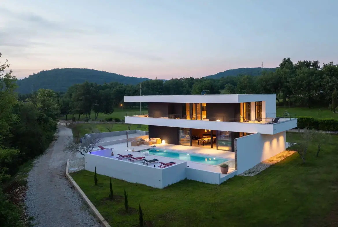 Modern luxury villa with expansion potential in a quiet, secluded location