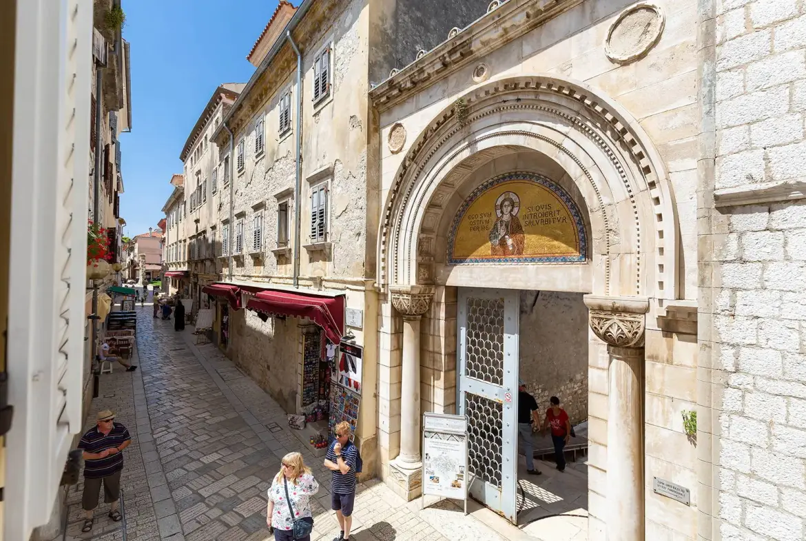 Mediterranean elegance in a charming community (No. 4)