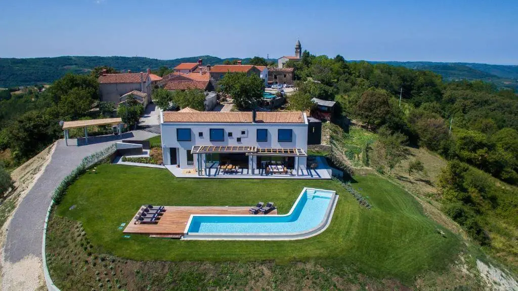 Luxurious jewel in a spectacular location