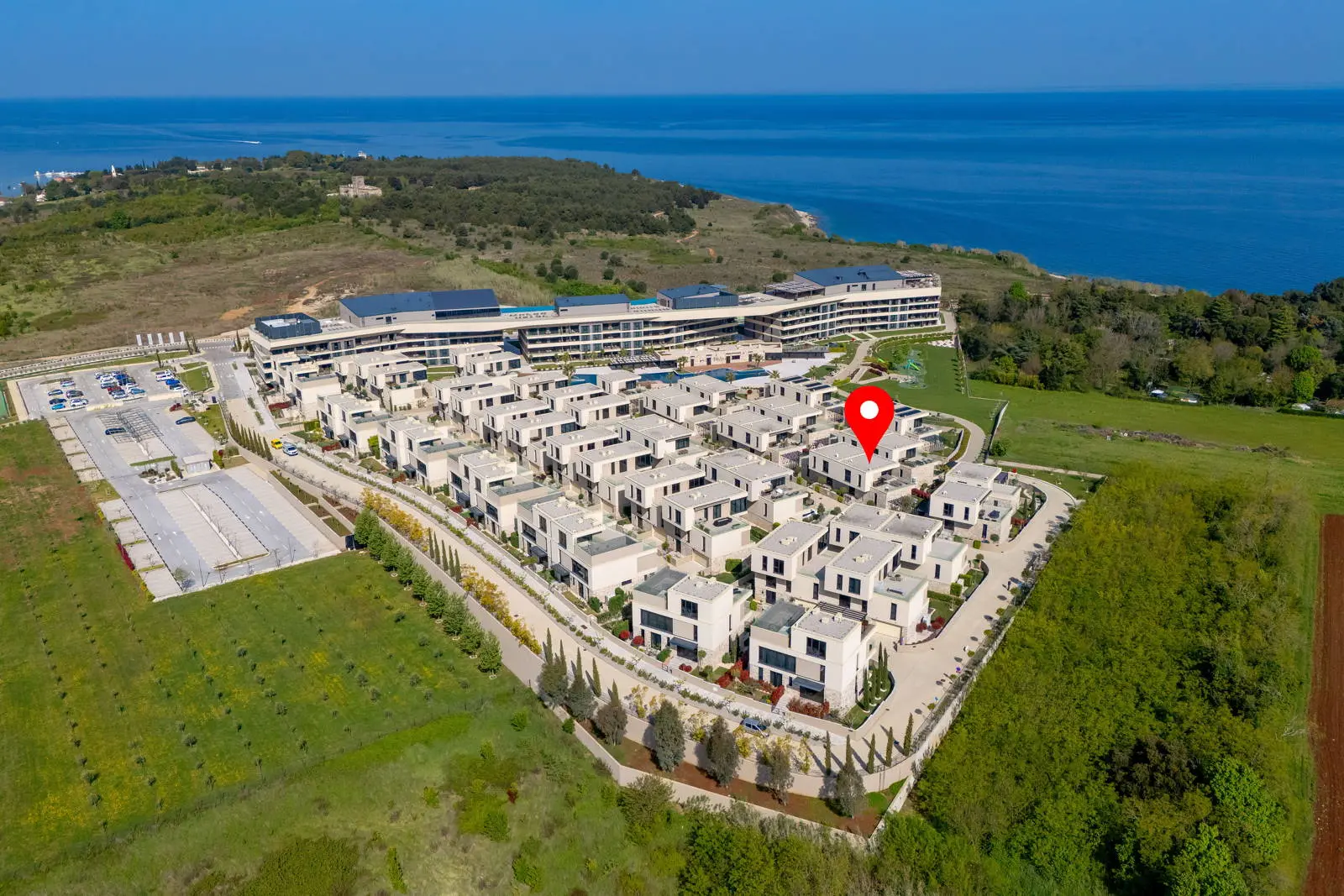 Elegant designer villa in upscale “golf resort”, walking distance to the sea