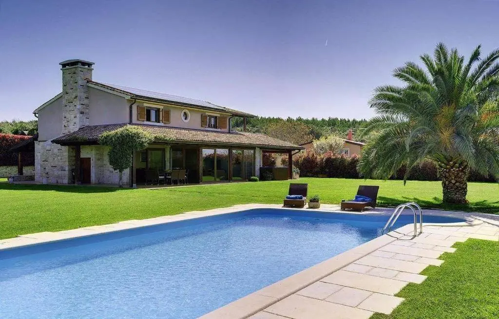 Istrian elegance within walking distance to the sea