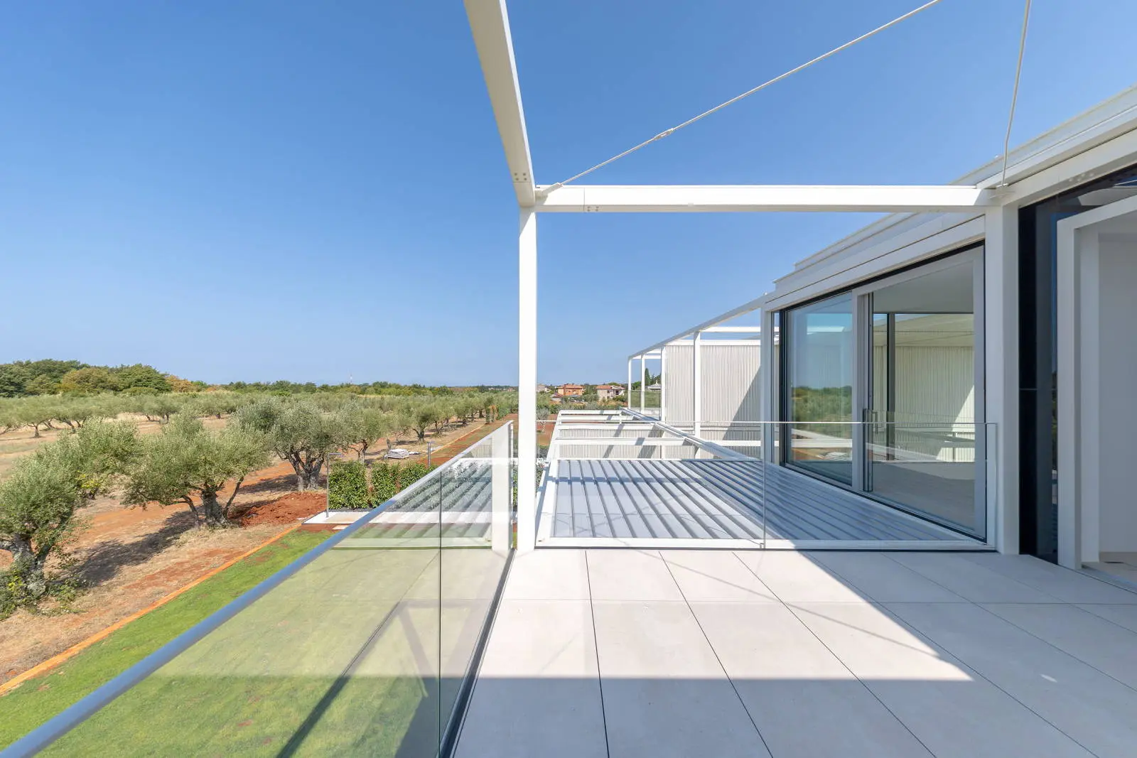 Sustainable designer residence with pool & green views (No. 4)