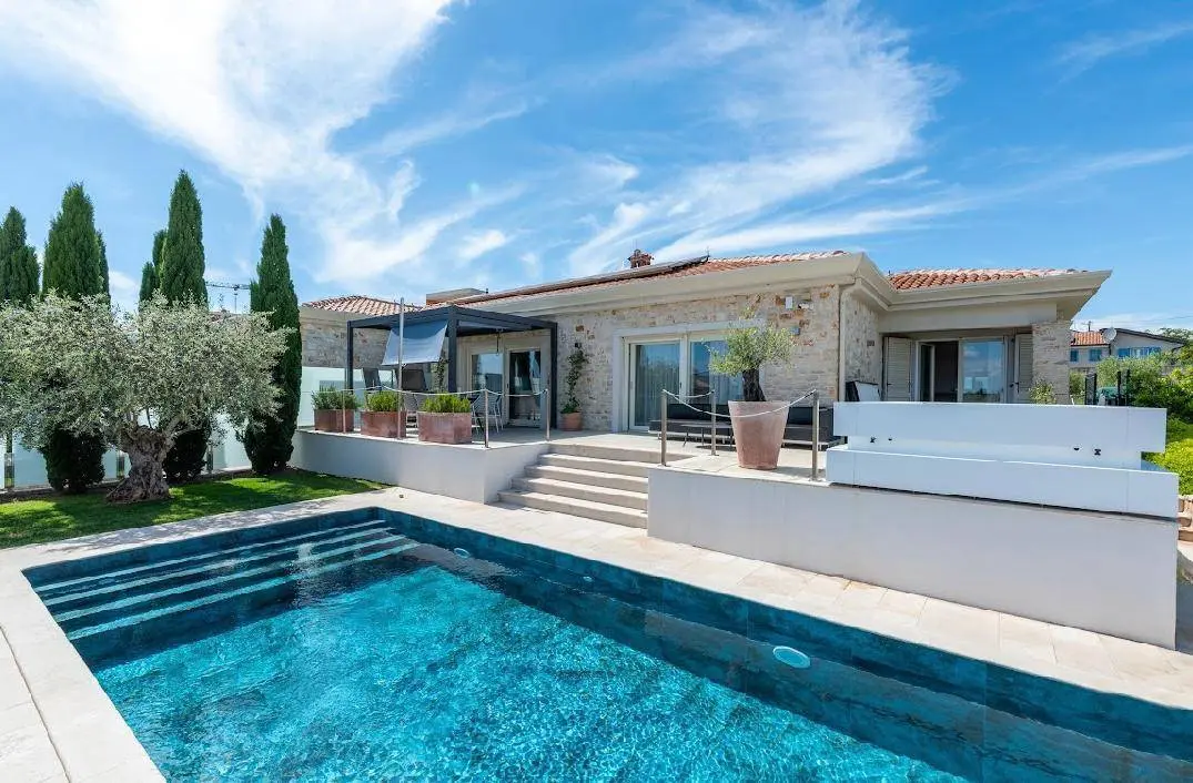 Luxury stone bungalow with wellness & exclusive features