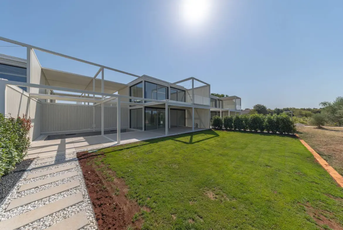 Sustainable designer residence with pool & customization options (No. 2)
