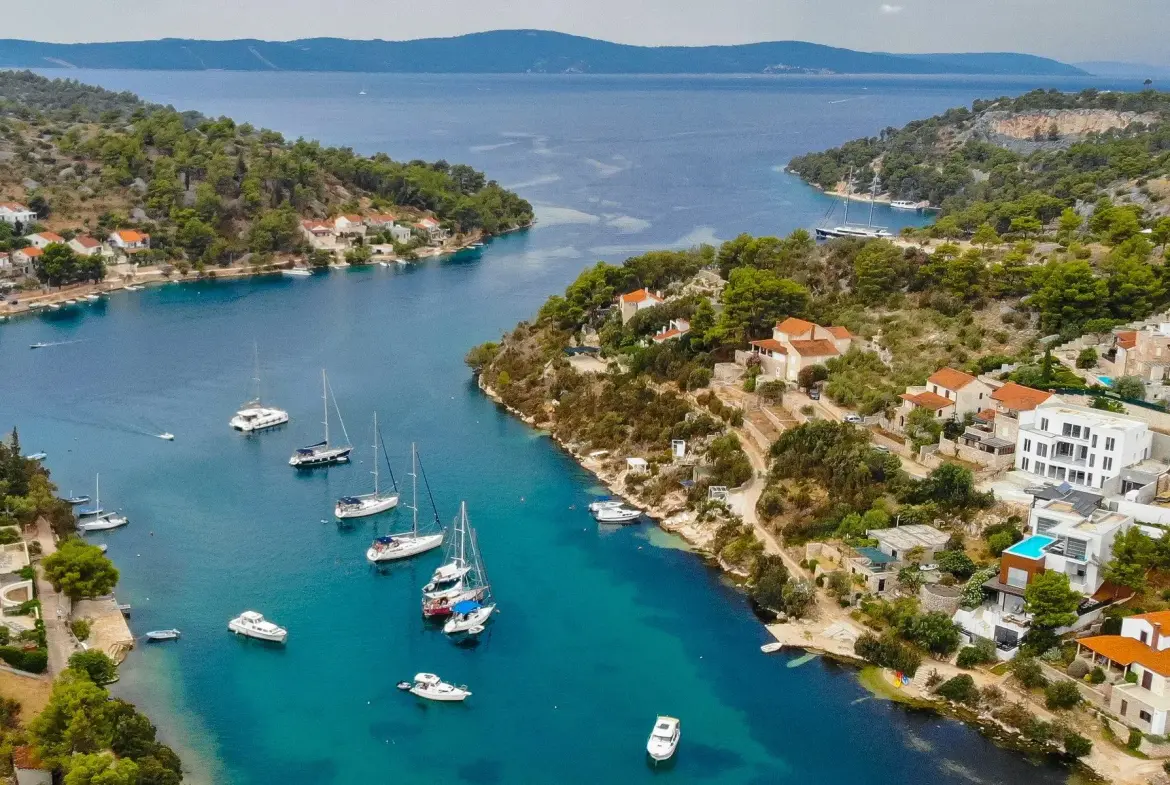 Seafront building plot on Brač