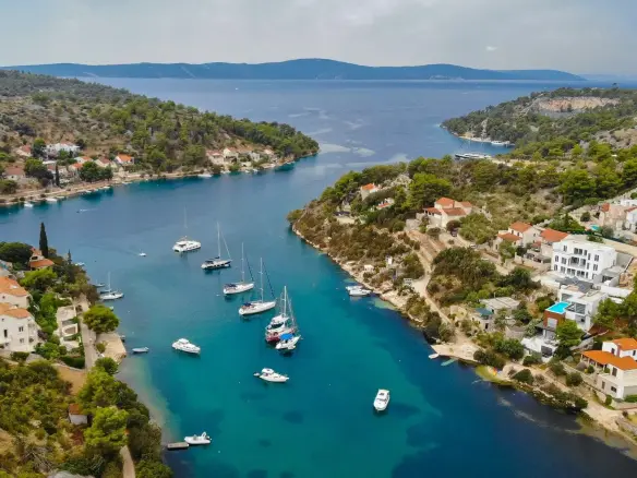 Seafront building plot on Brač