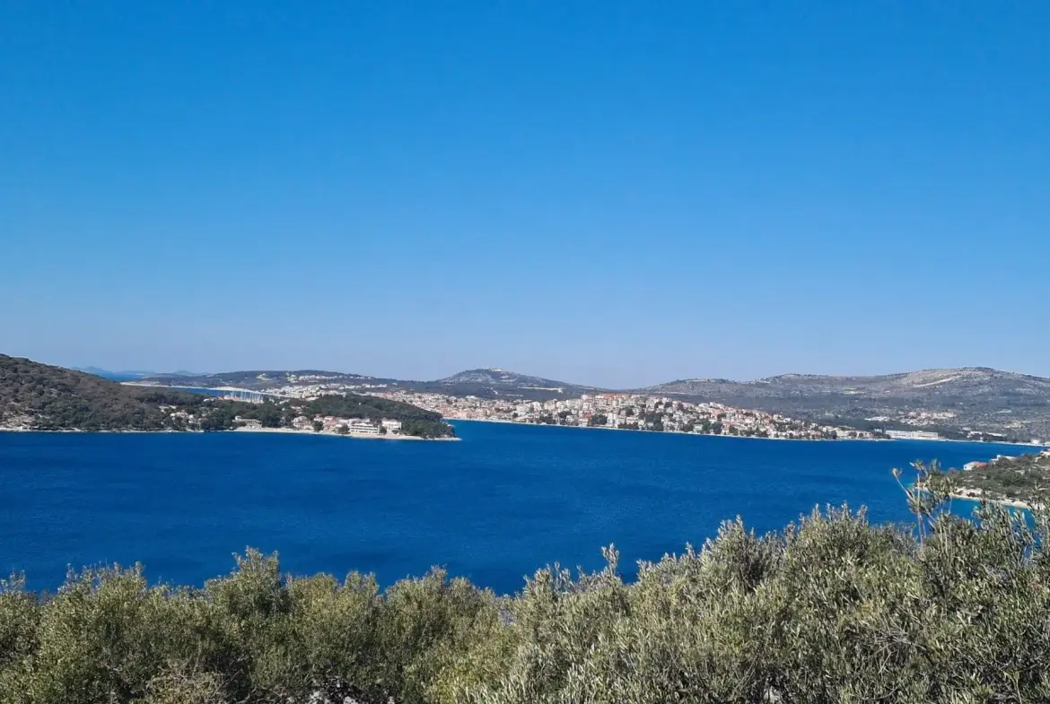Sea view plot near Rogoznica