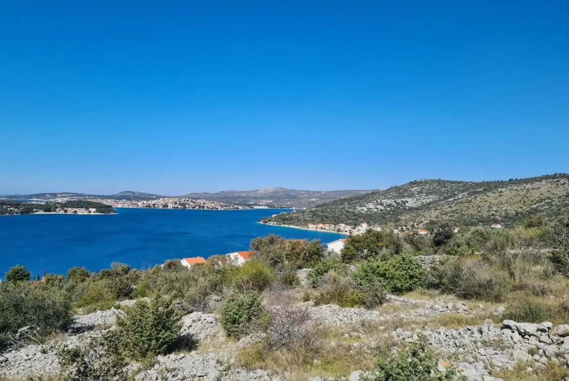 Sea view plot near Rogoznica
