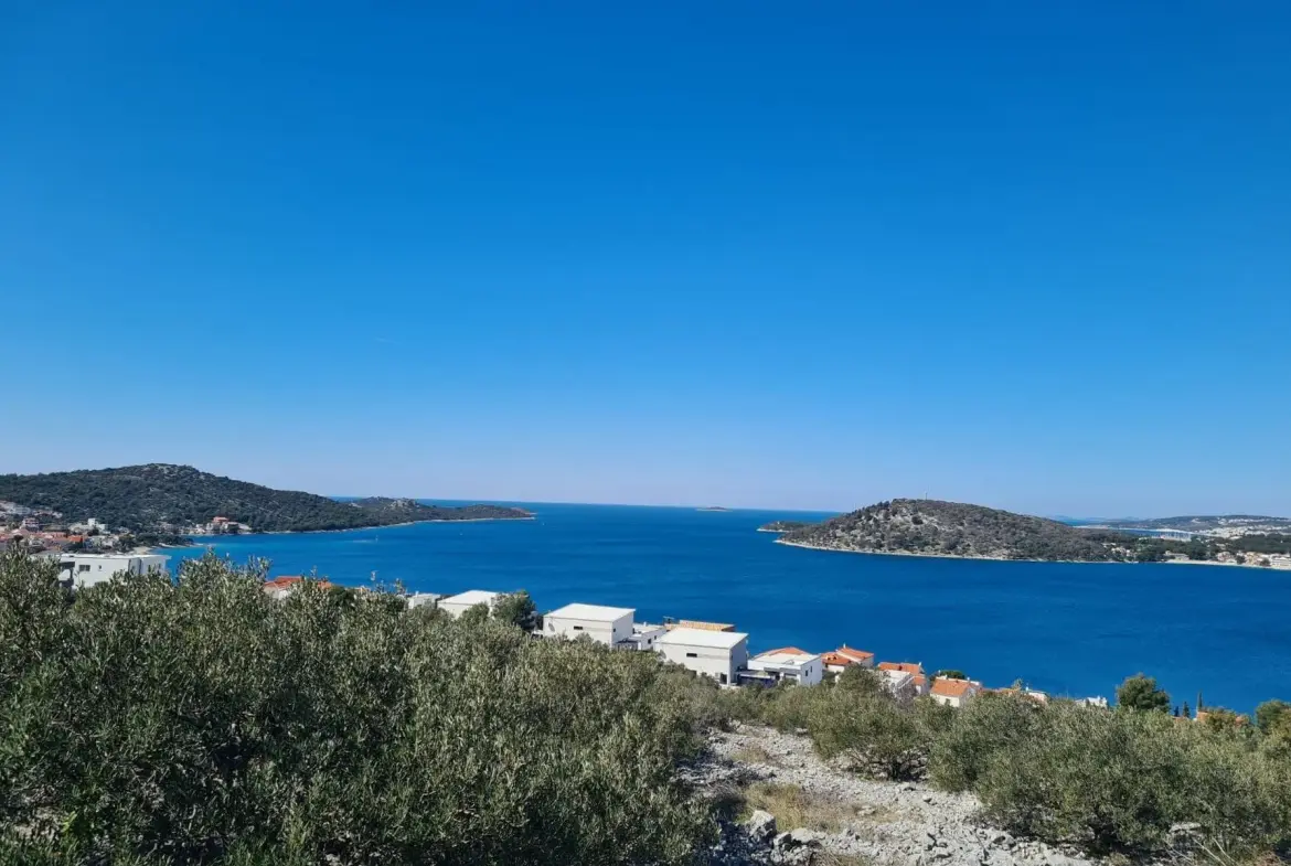 Sea view plot near Rogoznica