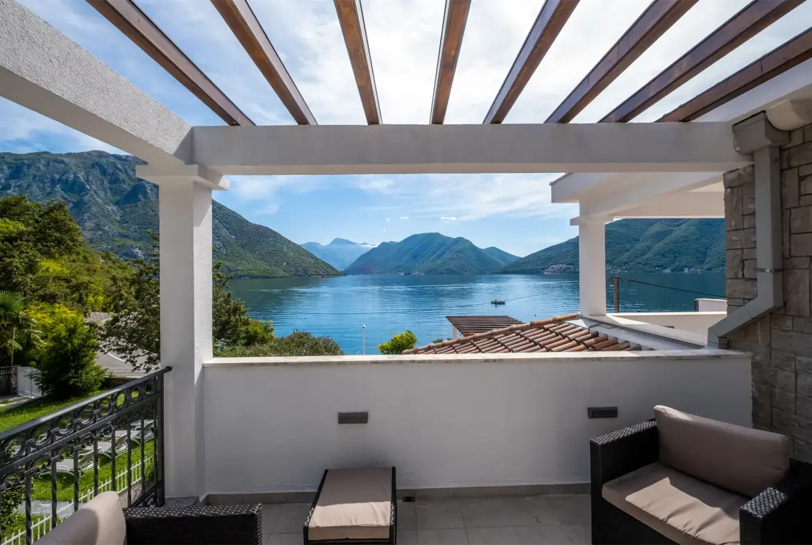 Four bedrooms villa Boka Bay
