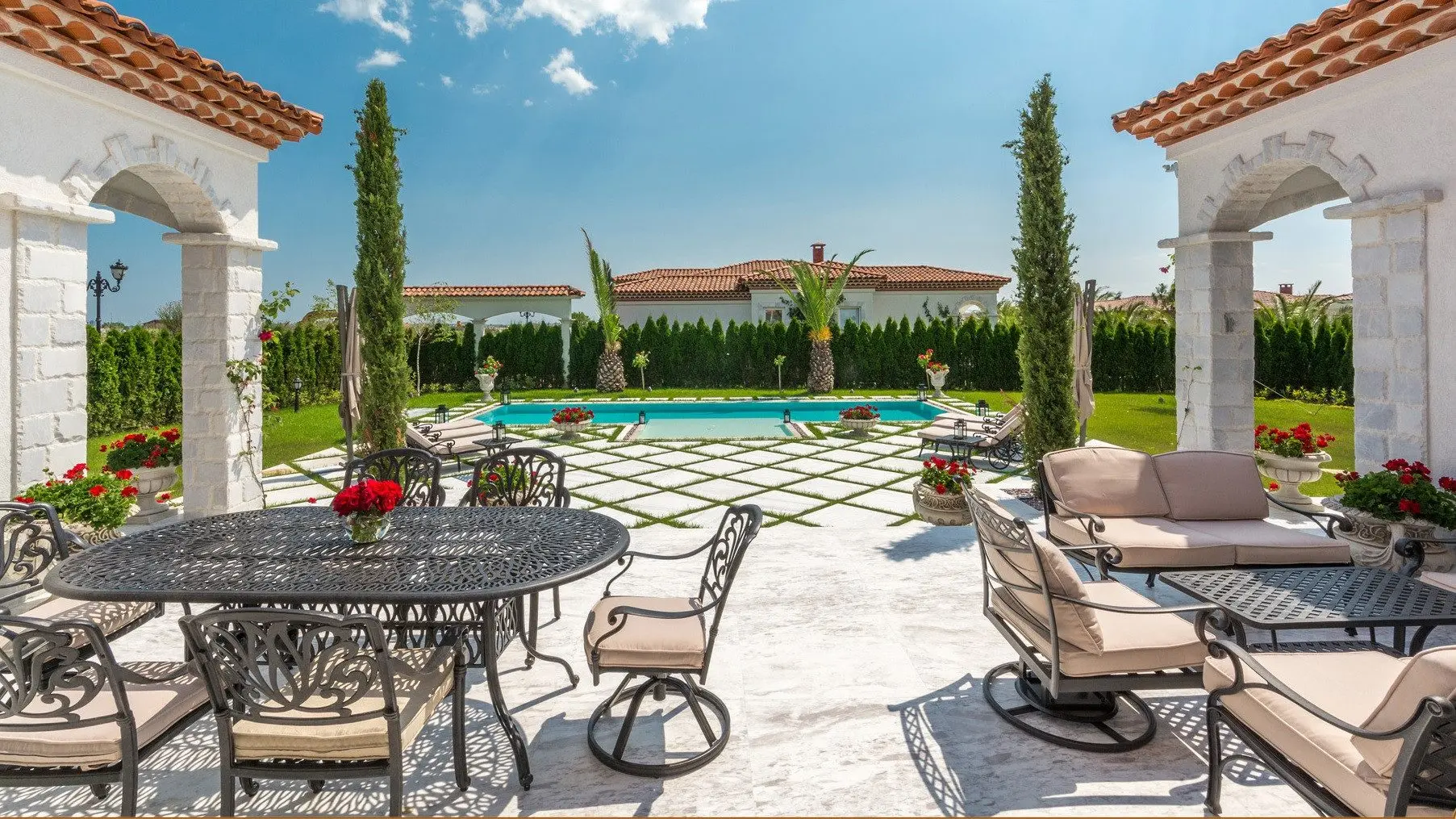 Luxurious villa with pool in Sunny Beach for sale