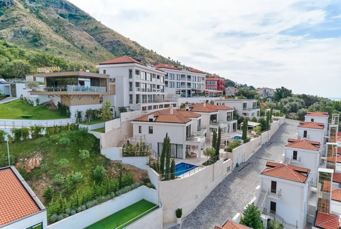 Luxury four-bedroom Villa in Rezevici