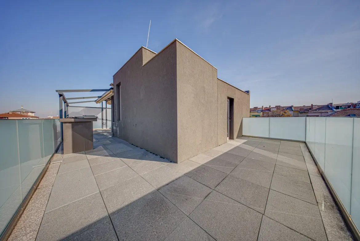 Penthouse with a panoramic terrace next to the National Palace of Culture for sale