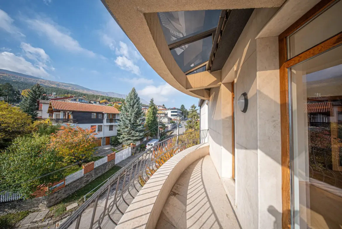 Exclusive building with panoramic views and the possibility of individual sales