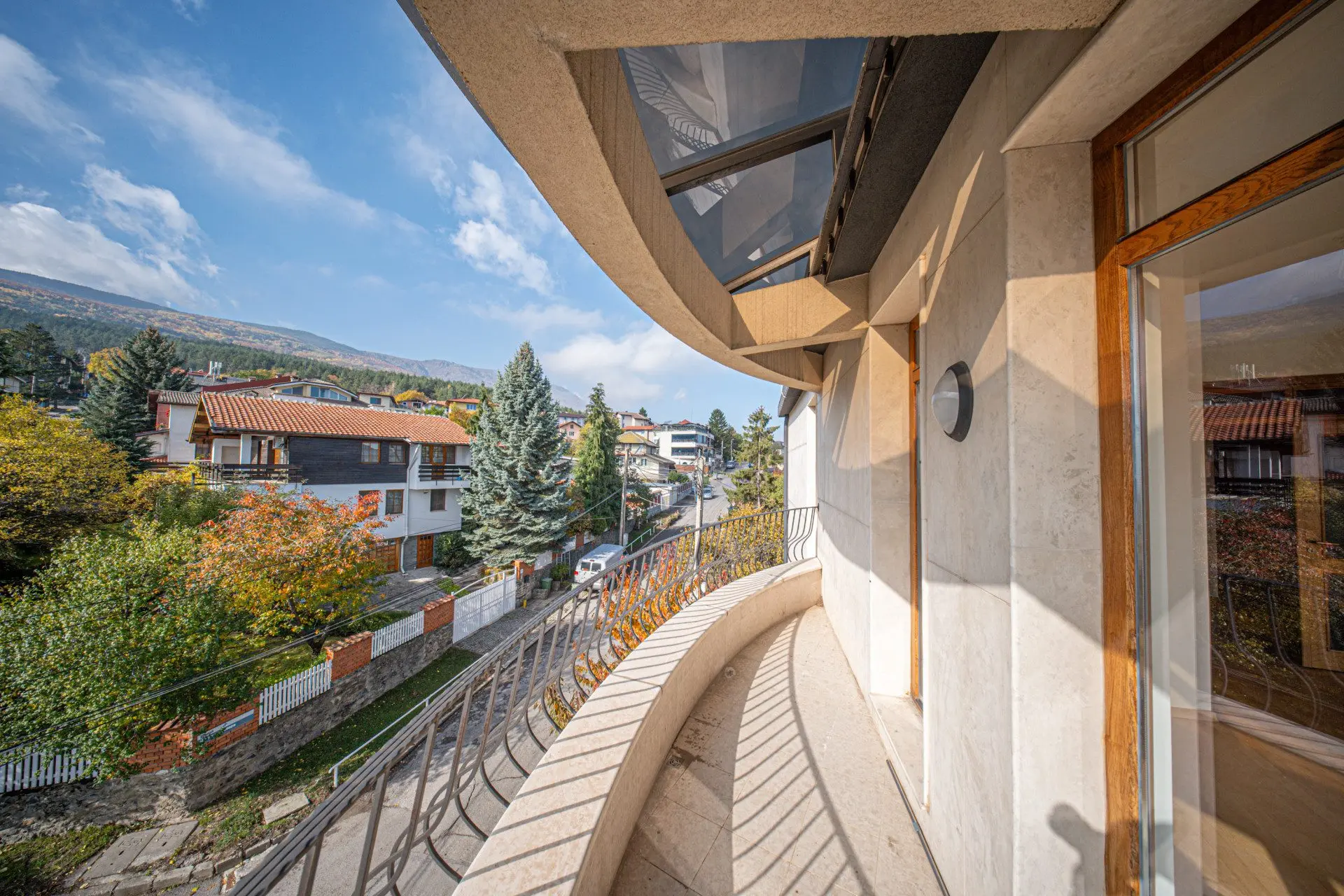 005ce016f6f2bbab2e8713234ad3e9fb Exclusive building with panoramic views and the possibility of individual sales