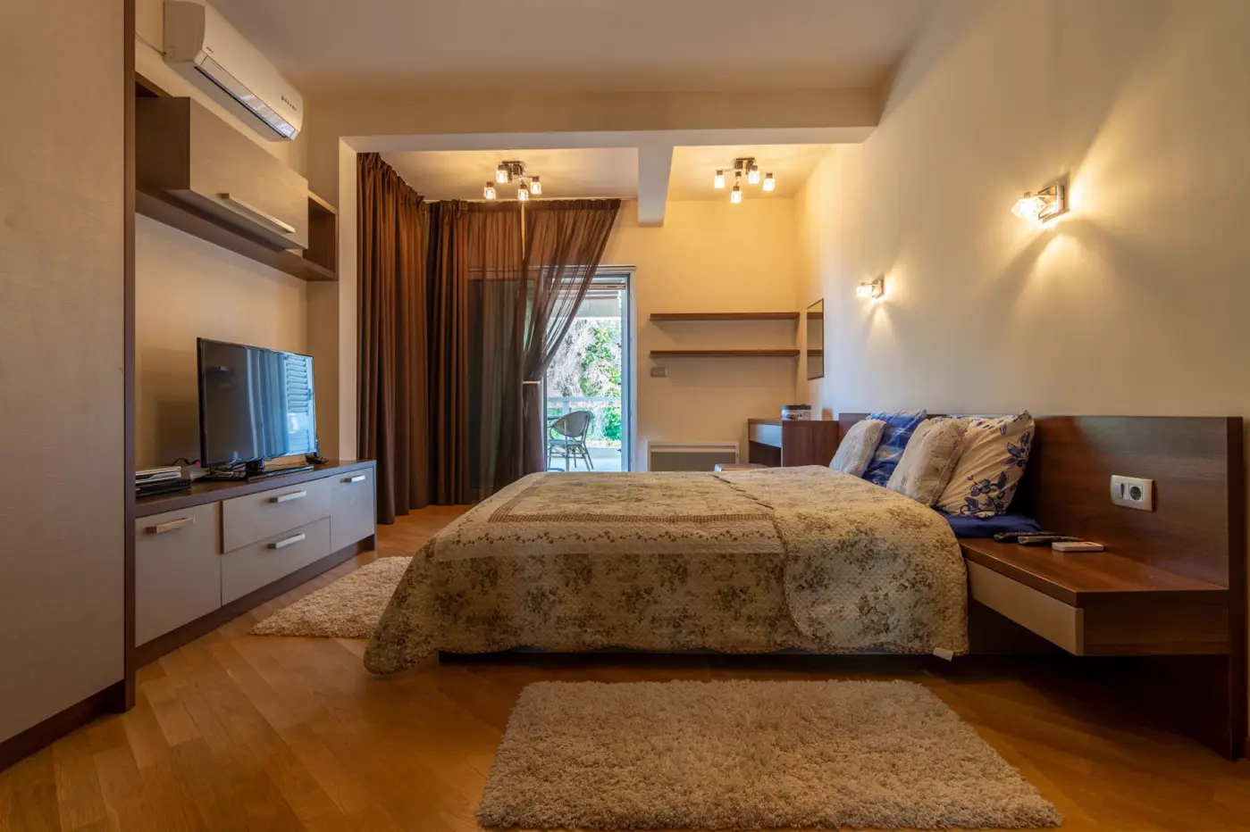 01-106 Modern villa with pool and partial sea view, Bonići, Tivat