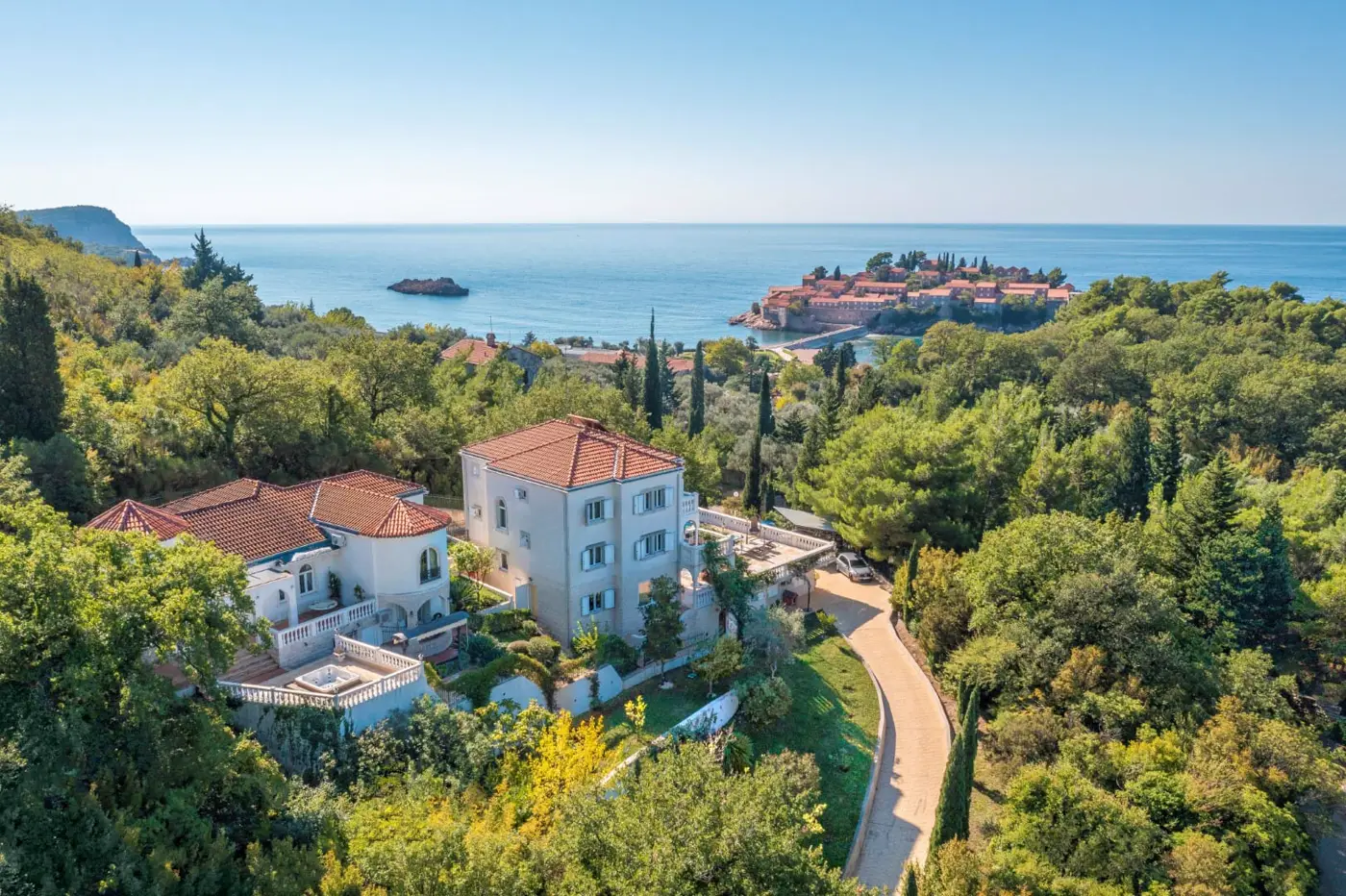 A complex of two villas in an elite location, Miločer, Budva