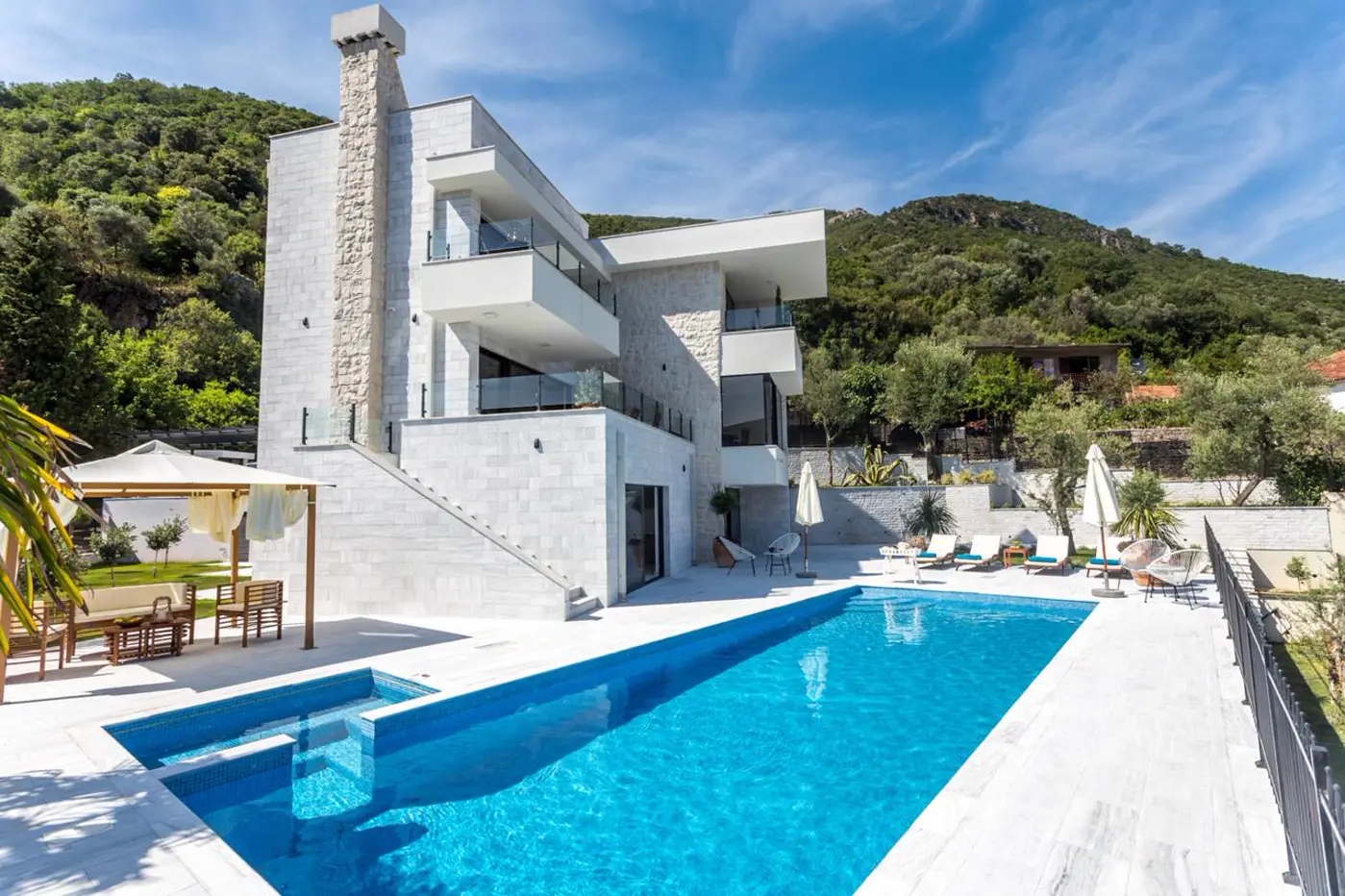 Modern villa with a swimming pool and sea view, Đenovići, Herceg Novi
