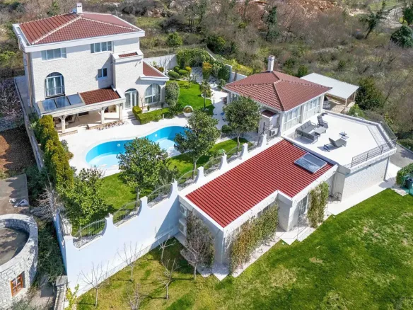 Exclusive residential villa with pool and panoramic sea view, Blizikuće, Budva