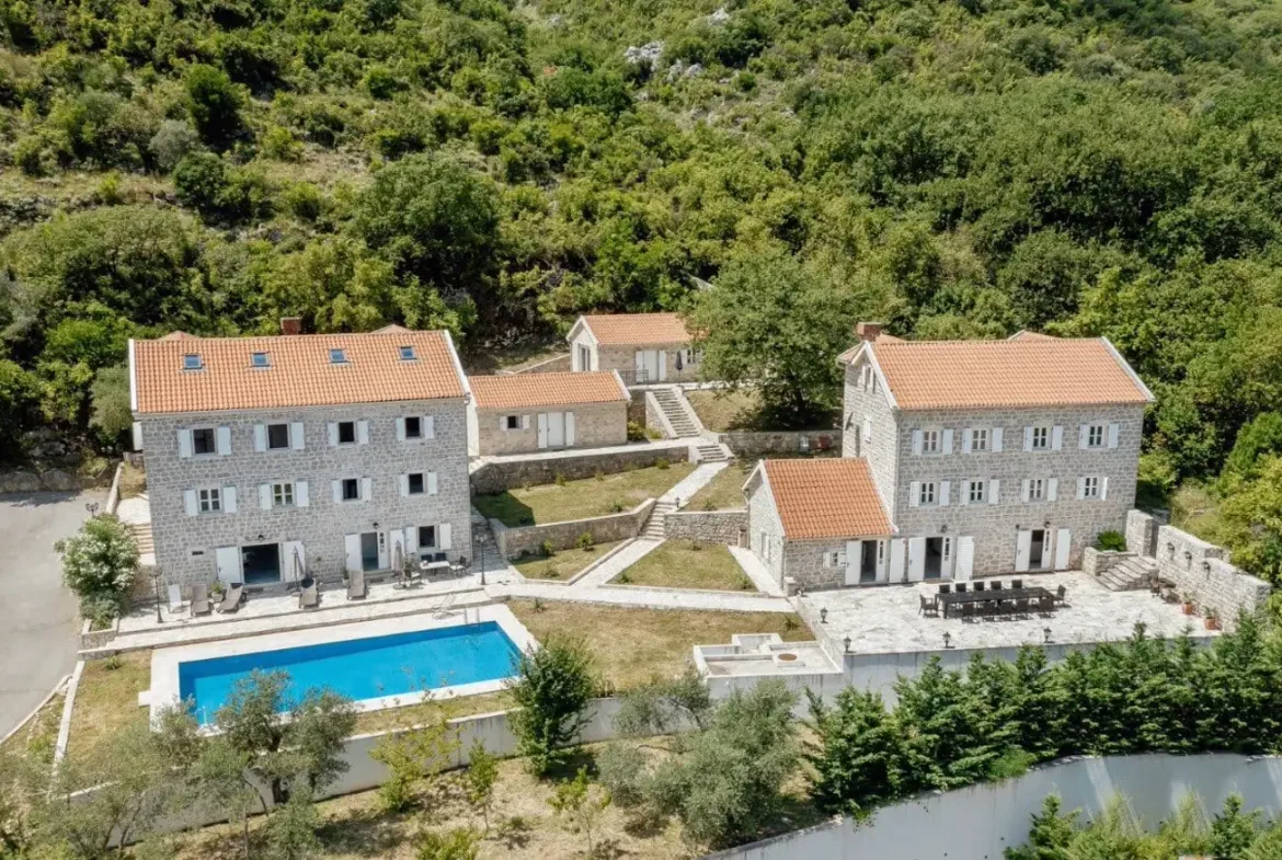 Palazzo Jerovica, a complex of stone villas and houses with a pool and a view of the bay, Kotor