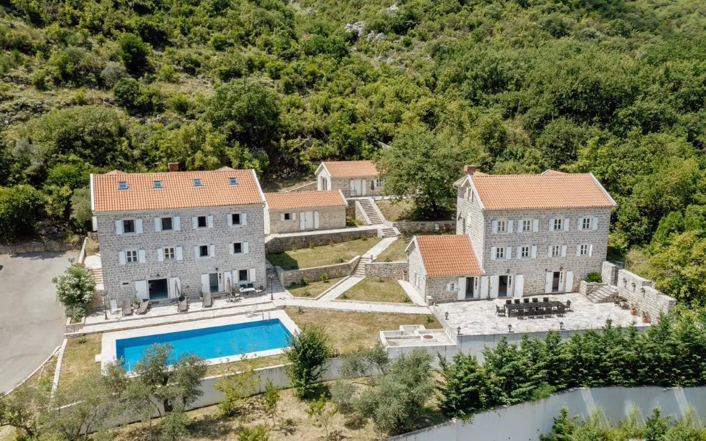 Palazzo Jerovica, a complex of stone villas and houses with a pool and a view of the bay, Kotor