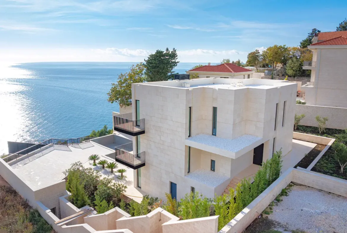 Villa on the cliff, Skočiđevojka, Budva