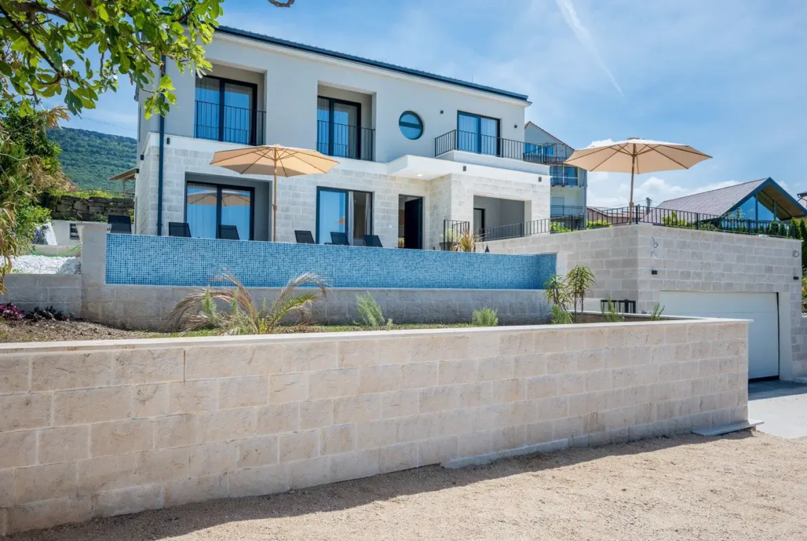 New villa with 4 bedrooms and swimming pool, Tivat, Mrcevac
