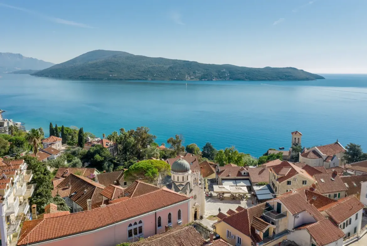 Stone house with two commercial buildings, Trg Belavista, Herceg Novi
