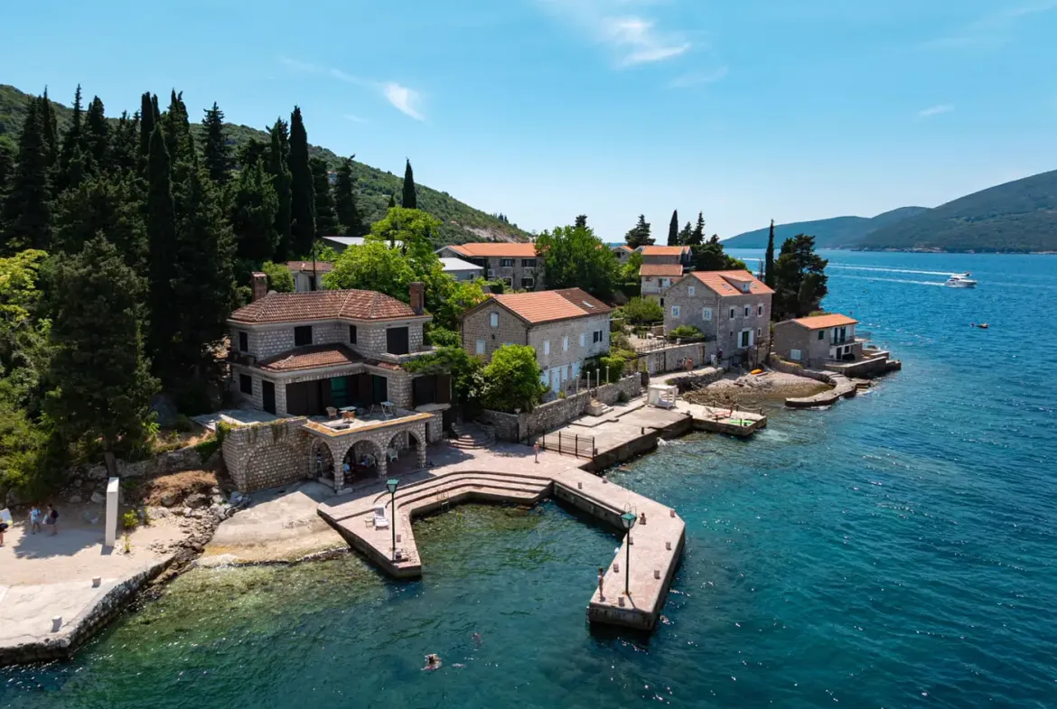 Authentic stone villa on the first line to the sea, Rose, Herceg Novi