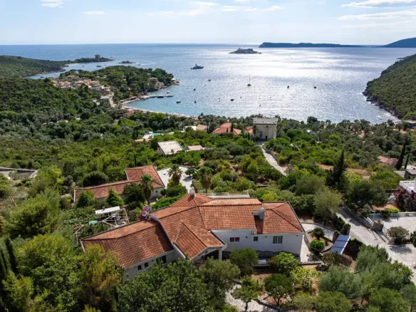 Villa with panoramic sea view on a large property, Žanjice, Herceg Novi