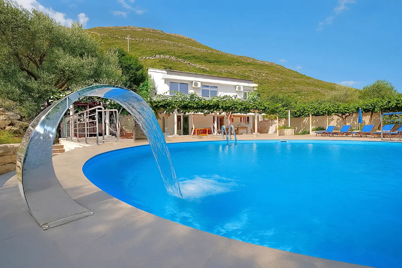 Villa with swimming pool on a plot of 1200m2, Katun Reževići, Budva