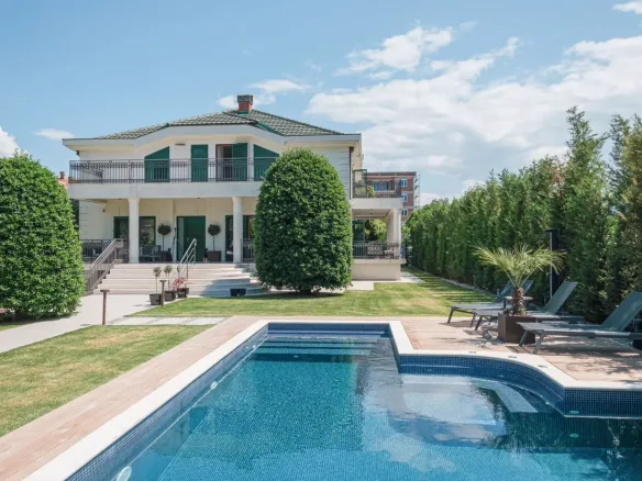 Three-room designer villa with pool, Podgorica