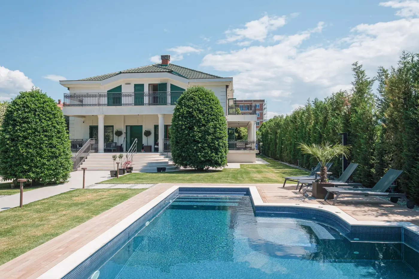 Three-room designer villa with pool, Podgorica