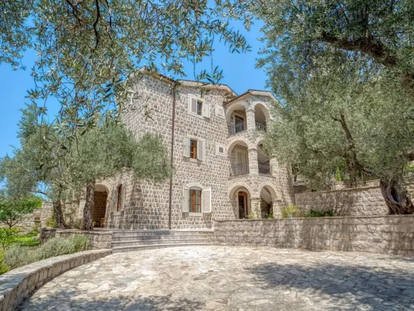 Stone villa with a large urbanized plot and swimming pool, Reževići, Budva