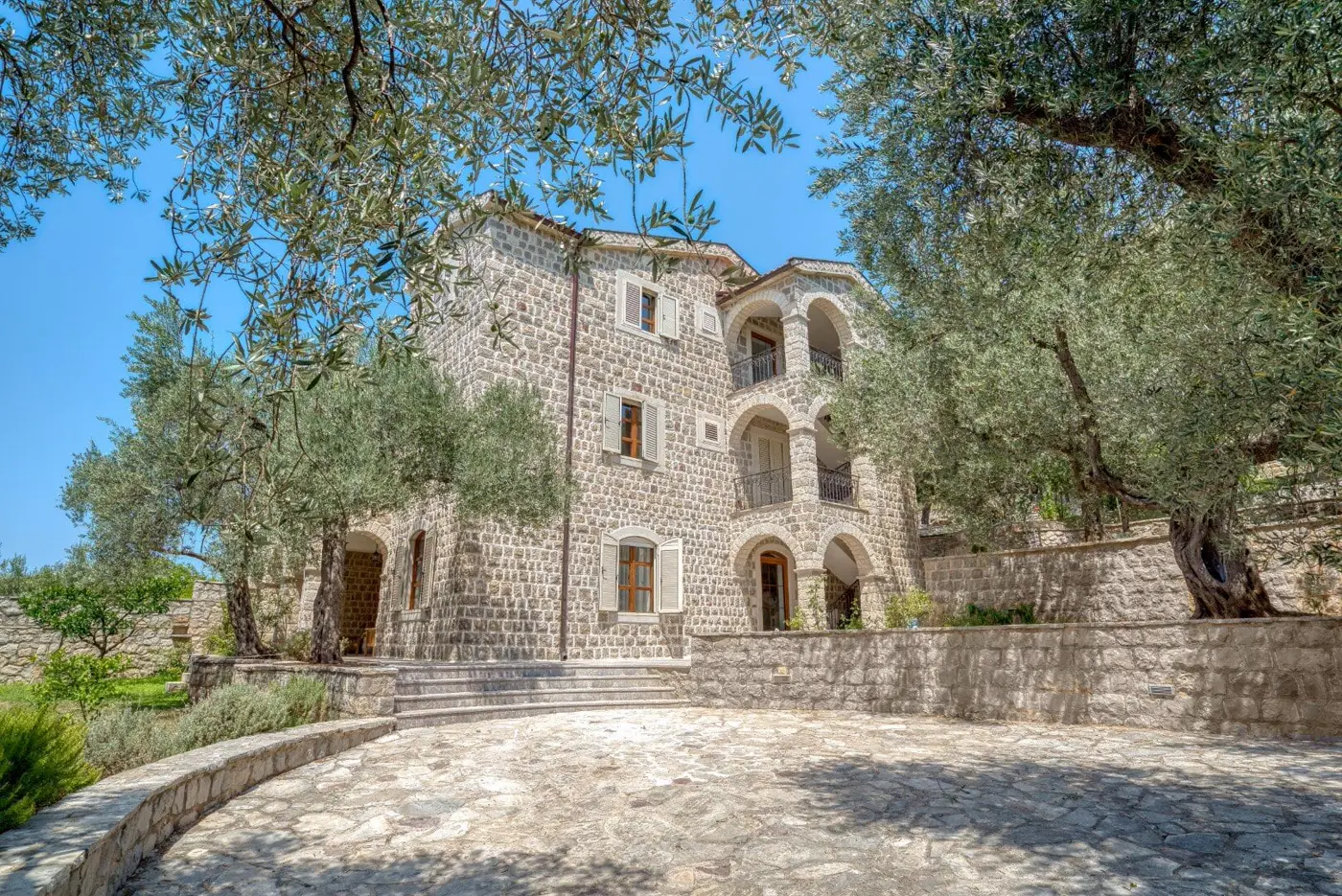 Stone villa with a large urbanized plot and swimming pool, Reževići, Budva