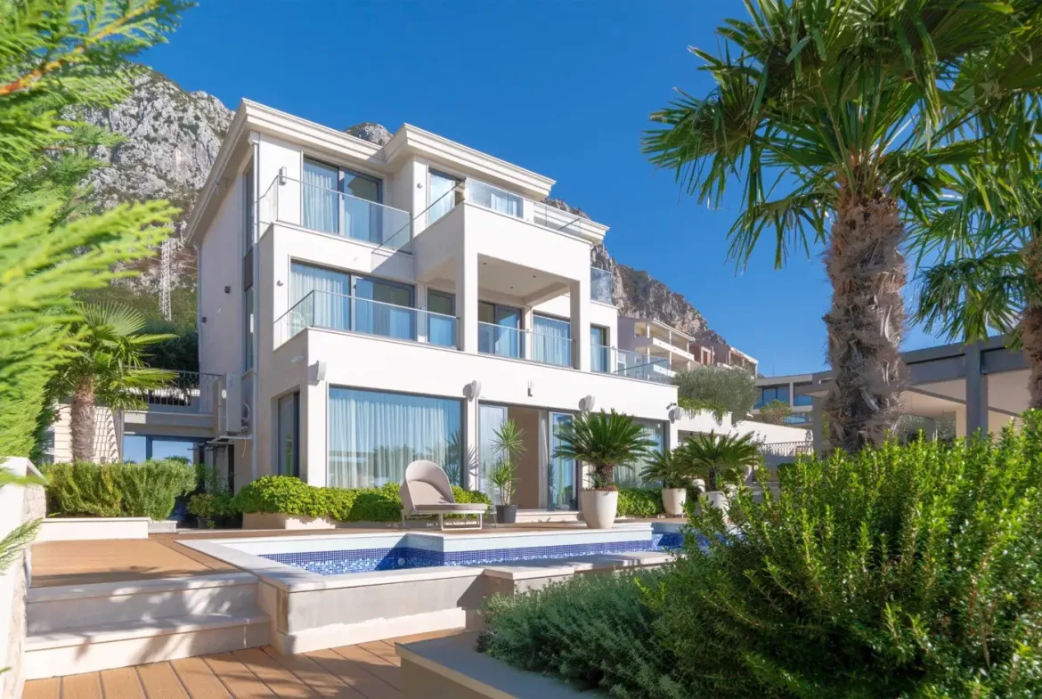 Exclusive villa in Blizikuće, Budva