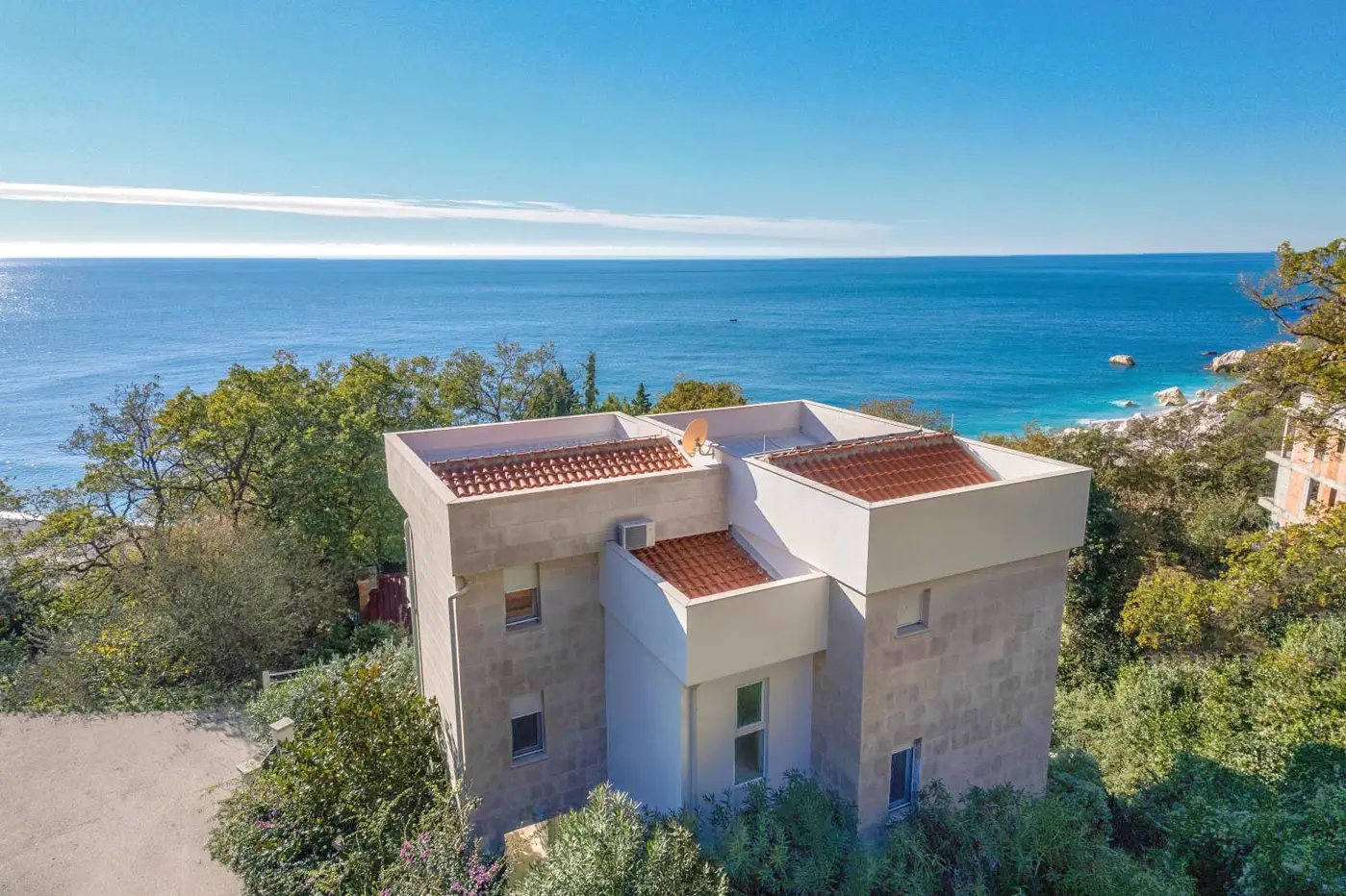 01-65 Villa with 4 bedrooms in the second row to the sea, Perazića Do, Budva