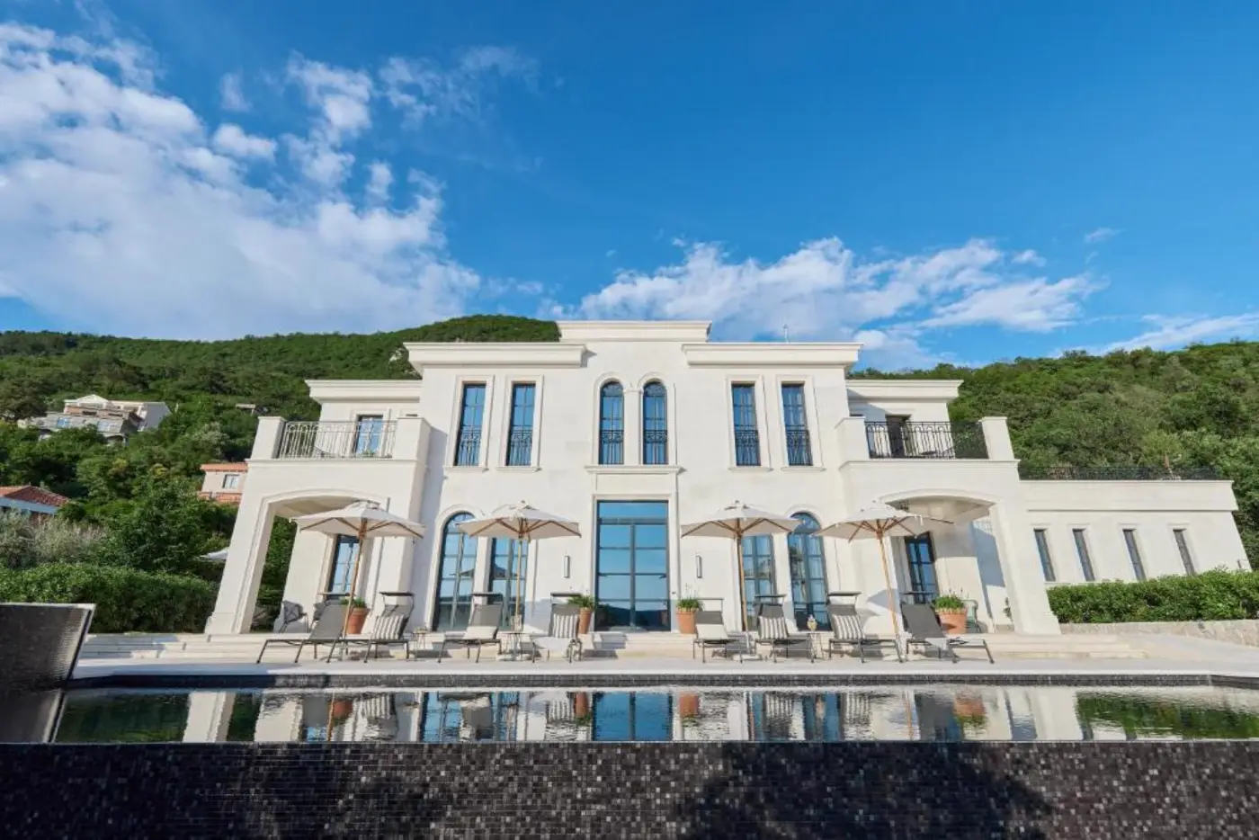 01-80 Exclusive complex of three villas with sea view, available for rent, Budva