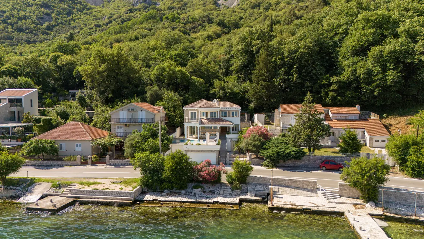 Modern villa on the first line to the sea, Strp, Kotor