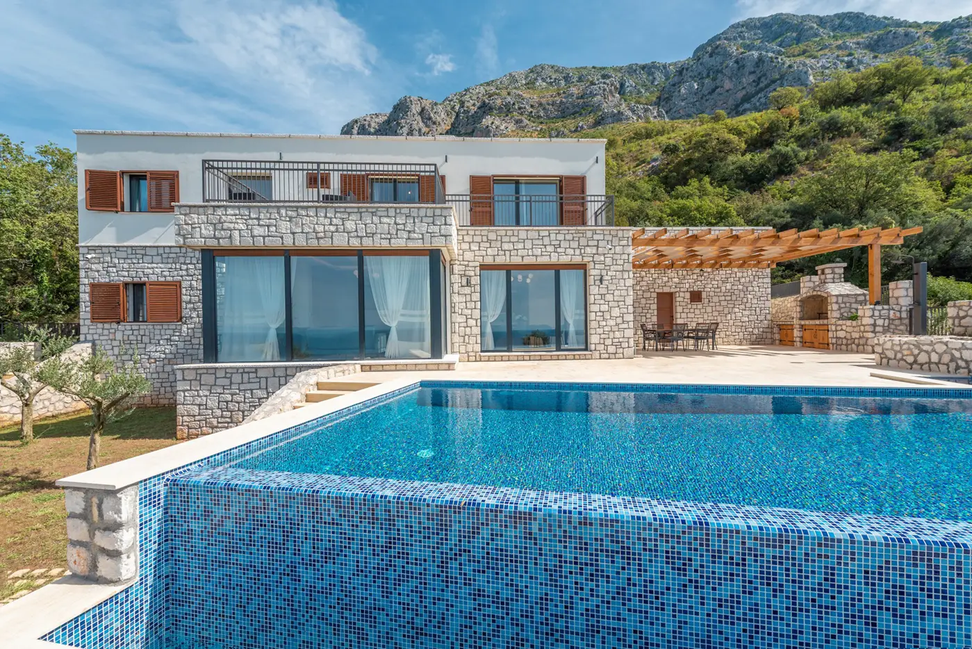 01-83 New villa with pool, Drobni Pijesak, Budva