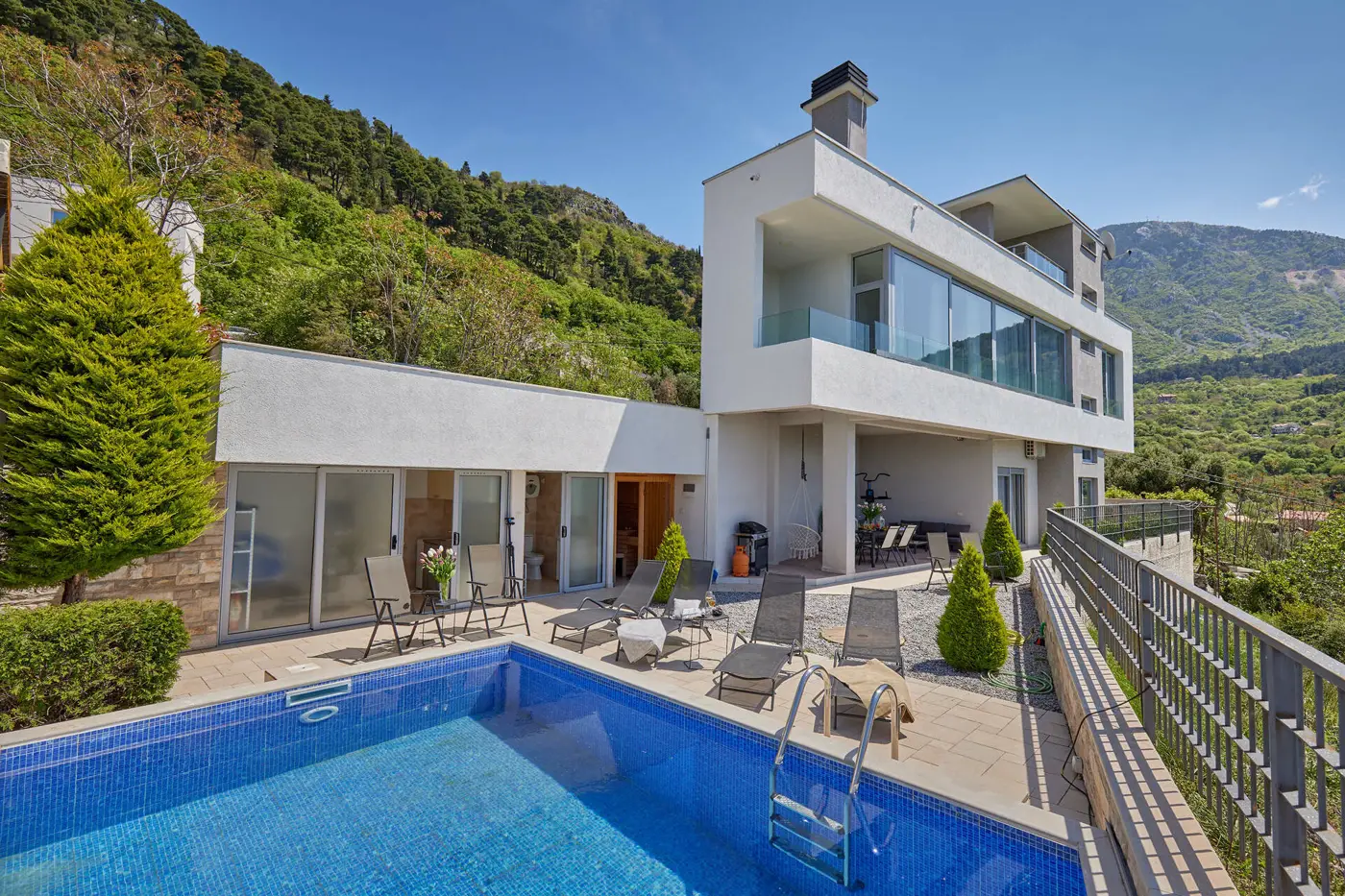 Three-room villa with pool and sea view, Kavač, Kotor