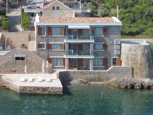 New villa with 3 apartments on the first line to the sea, Tivat, Krašići