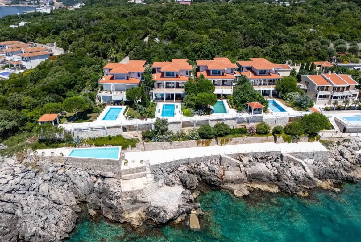 Beachfront villa with a private pool, Utjeha, Bar