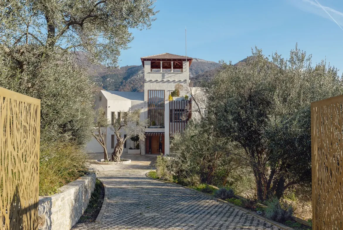 A unique villa with a panoramic view of the sea and Porto Montenegro, Tivat
